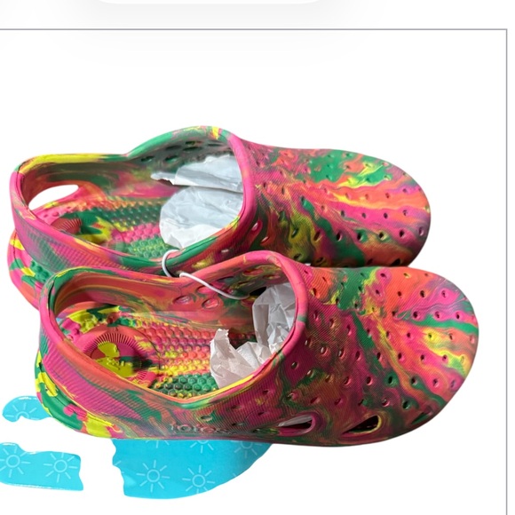 totes Other - TOTES Splash and play kids clogs size 11-12
